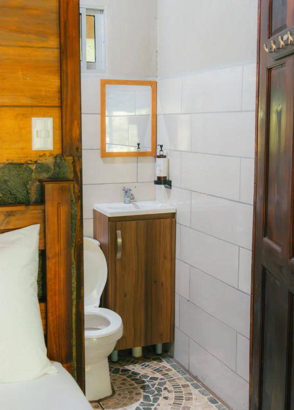 River Lodge shelving with towels and natural decor